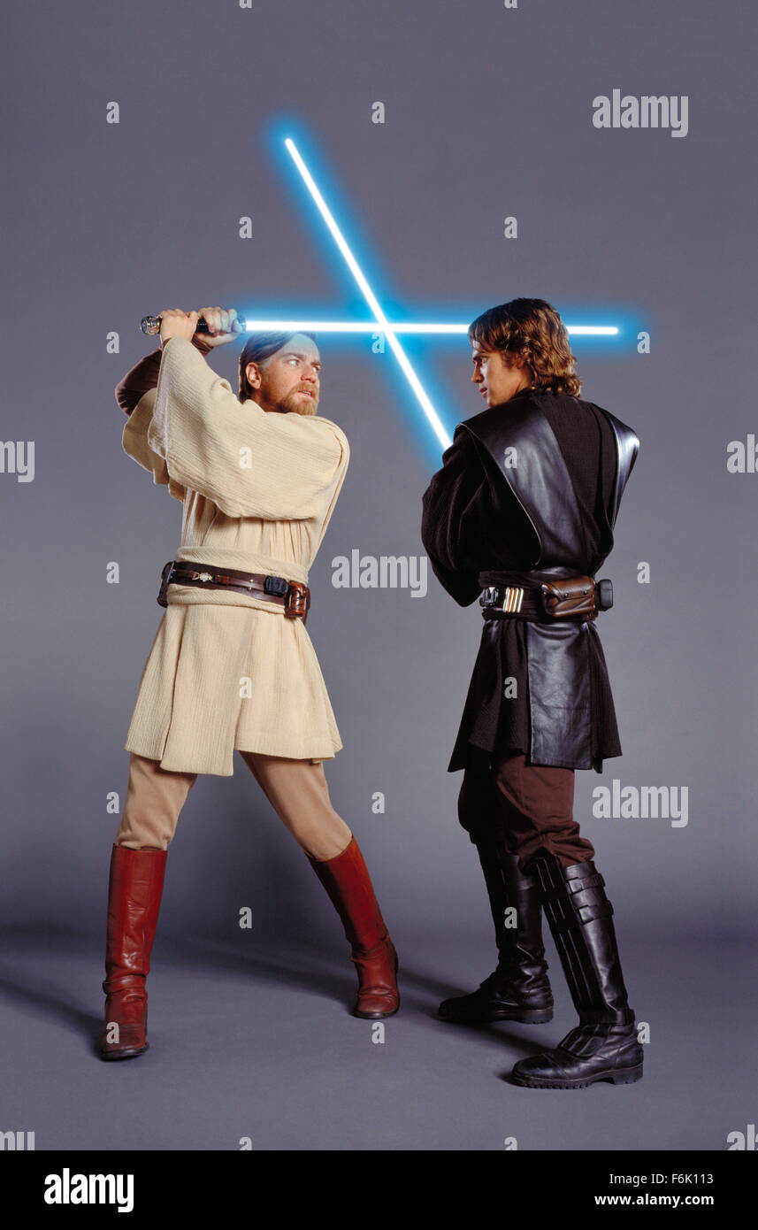 Datum der Freigabe: 19. Mai 2005. FILMTITEL: Star Wars: Episode III-die Rache von den Sith. STUDIO: Lucasfilm. PLOT: Eine Reifung Anakin Skywalker geht auf die dunkle Seite der Kraft und Sith-Lord Darth Vader wird. Wir erleben die Umwandlung in eine dunkle, beängstigend noch spannender Höhepunkt. Die Geschichte hier logischerweise richtet den Ereignissen von Episode IV, die ursprüngliche 1977 Star Wars Film in dem Darth Vader in den Krieg gegen seine eigenen Kinder, Luke und Leia zieht. Im Bild: HAYDEN CHRISTENSEN als EWAN MCGREGOR als Obi-Wan Kenobi und Anakin Skywalker. Stockfoto