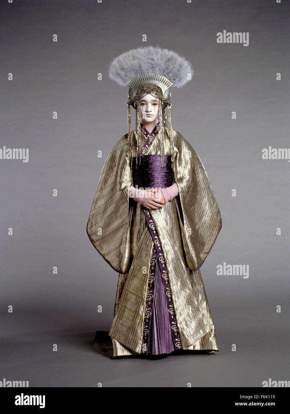 Datum der Freigabe: 19. Mai 2005. FILMTITEL: Star Wars: Episode III-die Rache von den Sith. STUDIO: Lucasfilm. PLOT: Eine Reifung Anakin Skywalker geht auf die dunkle Seite der Kraft und Sith-Lord Darth Vader wird. Wir erleben die Umwandlung in eine dunkle, beängstigend noch spannender Höhepunkt. Die Geschichte hier logischerweise richtet den Ereignissen von Episode IV, die ursprüngliche 1977 Star Wars Film in dem Darth Vader in den Krieg gegen seine eigenen Kinder, Luke und Leia zieht. IM BILD:. Stockfoto