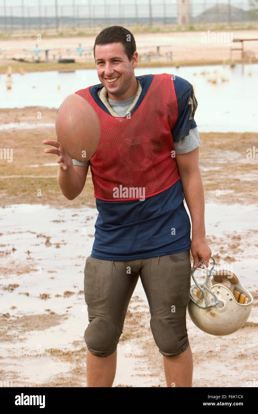 Erscheinungsdatum: 27. Mai 2005 Film Titel: das längste Yard-STUDIO: Paramount Bilder PLOT: Paul "Wrecking" Crewe war ein verehrt Fußball-Superstar zurück in seiner Zeit, aber Zeit ist seitdem verschwunden. Aber wenn ein chaotisch Trunkenheit am Steuer Vorfall ihn im Gefängnis landet, Paul findet, dass er speziell von Warden Hazen, eine heuchlerische Gefängnis offizielle bewusst Pauls athletischen Fähigkeiten gefordert wurde. Paul hat Zusammenstellen eines Teams von überführt, um in einem großen Fußballspiel gegen die sadistischen Wärter Platz ab beauftragt worden. Unter der Regie von Peter Segal.   Im Bild: ADAM SANDLER als Paul "Wrecking" Crewe.   (Credi Stockfoto