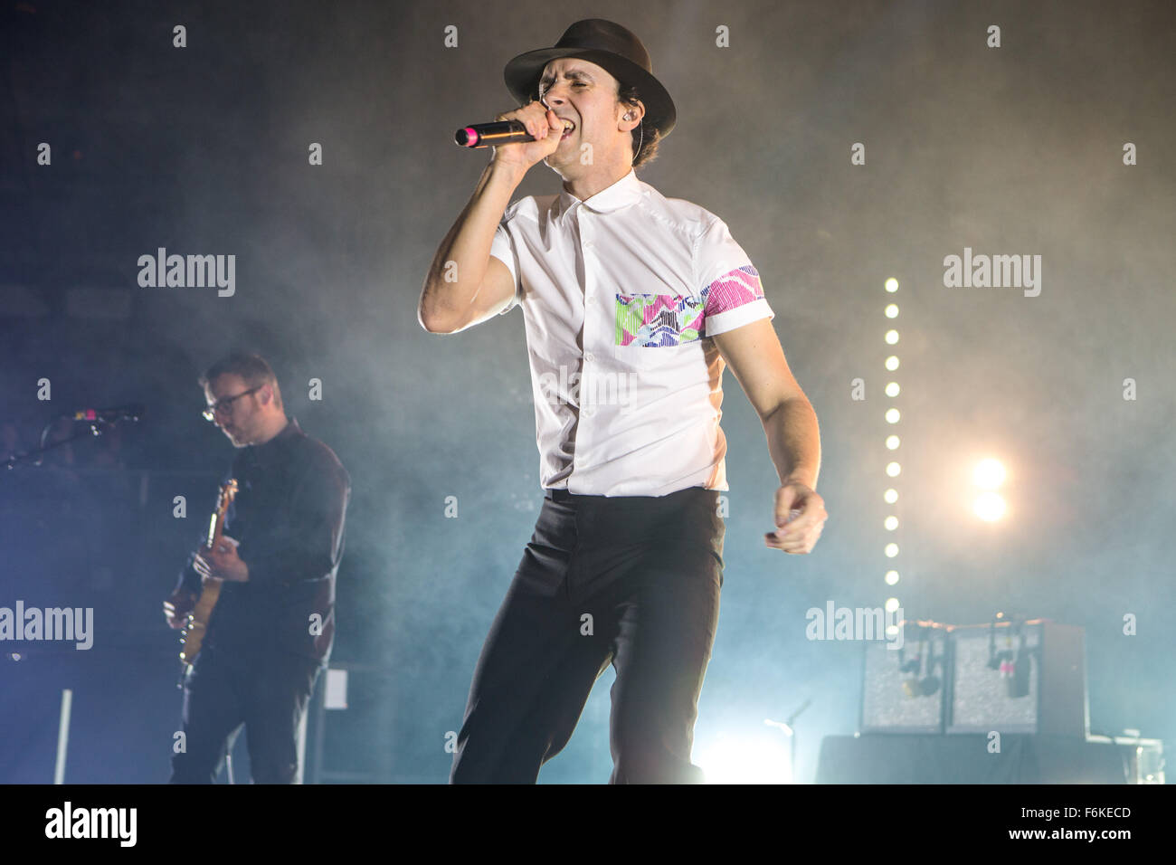 Ringlokschuppen, Camden, London, UK 17. November 2015-Kredit-Maximo Park erklingt in Camden Roundhouse, London Paul Smith Maximo Park auf der Bühne im Roundhouse, London: Richard Soans/Alamy Live News Stockfoto