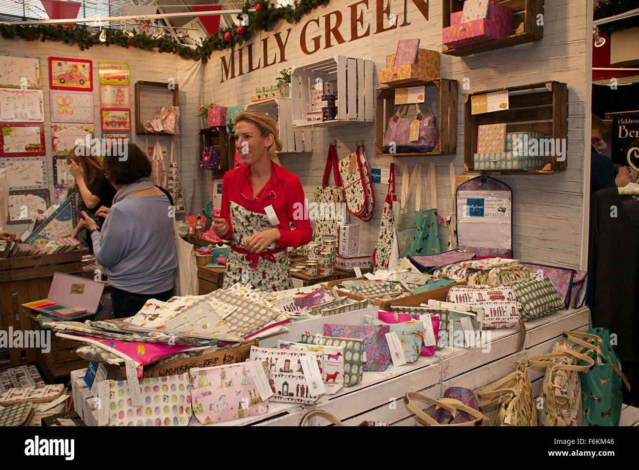 Landleben, Weihnachtsmarkt, Business Design Centre, Islington, London, 2015 - Milly grün Stockfoto
