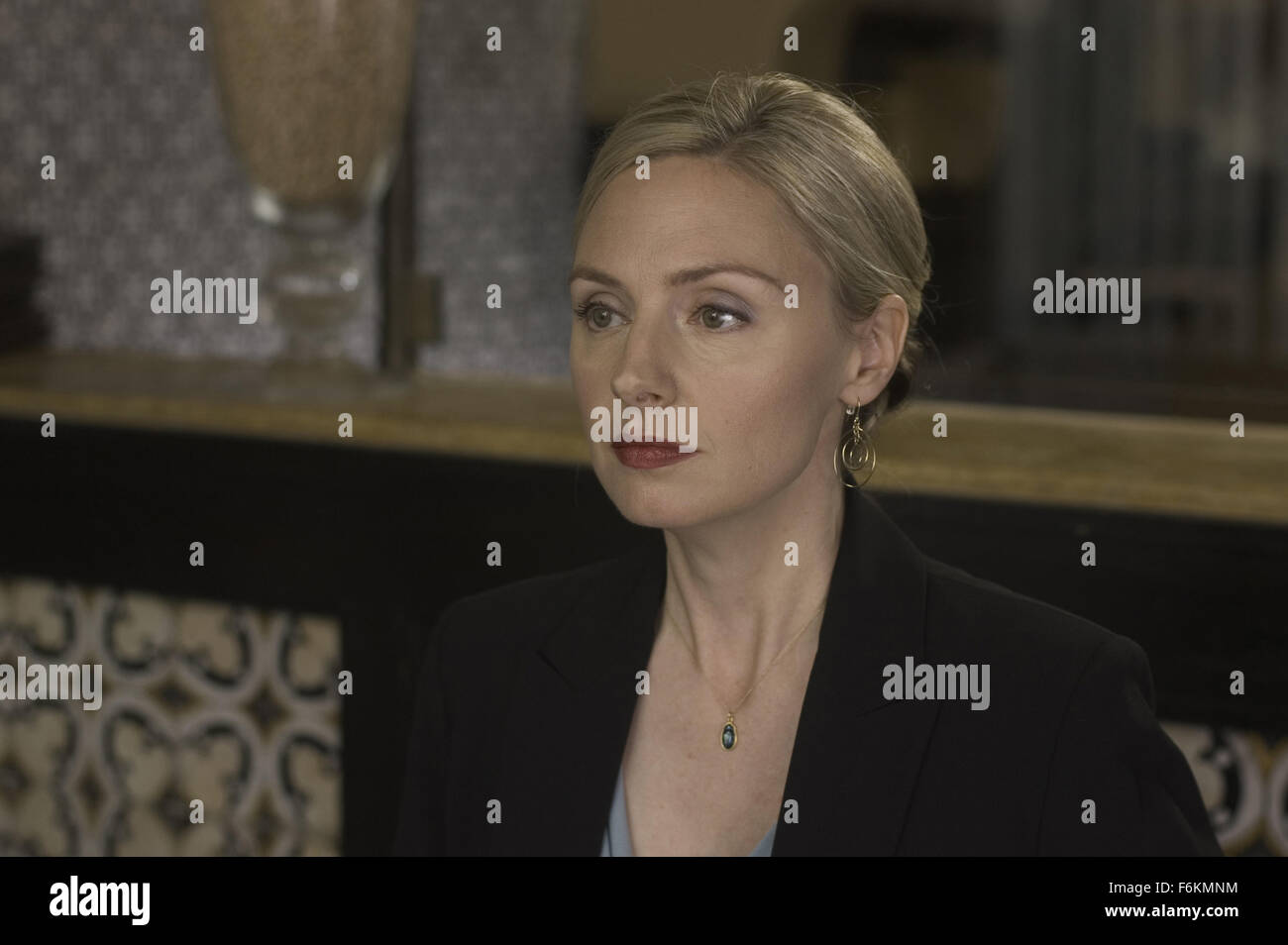 Datum der Freigabe: 21. Januar 2007. FILMTITEL: Die Neunen. STUDIO: Sony Pictures. PLOT: Gary, ein Schauspieler, ein Polizist im Fernsehen spielt, benutzt zu viel Feuerzeugbenzin, wenn er seine Ex-Freundin Dinge brennt, trinkt und fährt, Riss nutzt und sein Auto stürzt. Er sich im Gefängnis sobers und befindet sich unter Hausarrest und dem wachsamen Auge der Publizist, der fröhlichen und tough-minded Margaret. Sie bewegt ihn in das leere Haus eines Schriftstellers entfernt in Kanada bei einem Shooting. Er trifft seine attraktive und scheinbar bereit Nachbar, Sarah, eine Freundschaft mit Margaret Blüten, und seltsame Dinge passieren: er findet, bemerkt er Stockfoto