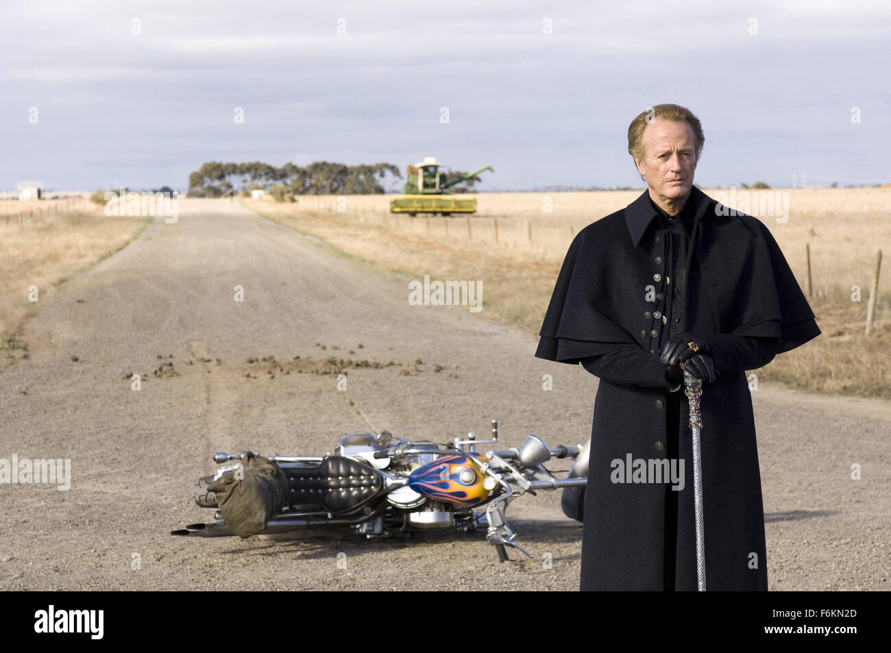 16. Februar 2007 - Melbourne, Victoria, Australien - Regie: Mark Steven Johnson. STUDIO: Columbia Pictures. PLOT: Basierend auf dem Marvel-Charakter, Stunt Motorradfahrer Johnny Blaze gibt seine Seele zu einem Hellblazing Vigilante, Kampf gegen machthungrige Blackheart, der Sohn des Teufels selbst. Im Bild: Schauspieler PETER FONDA als Mephistopheles. (Bild Kredit: C Jasin Boland/Columbia Pictures) Einschränkungen: Dies ist ein öffentlich verbreiteten Film, Fernsehen oder Werbung Foto. Non-redaktionelle Verwendung erfordern zusätzliche Freiräume. Stockfoto