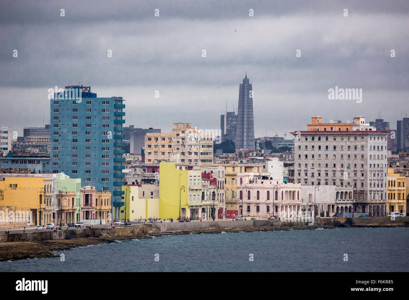Blick auf die Altstadt von Havanna Malecon und Jose-Marti-Monument in der Plaza De La Revolucion, Straßenszene, La Habana, Kuba, Stockfoto