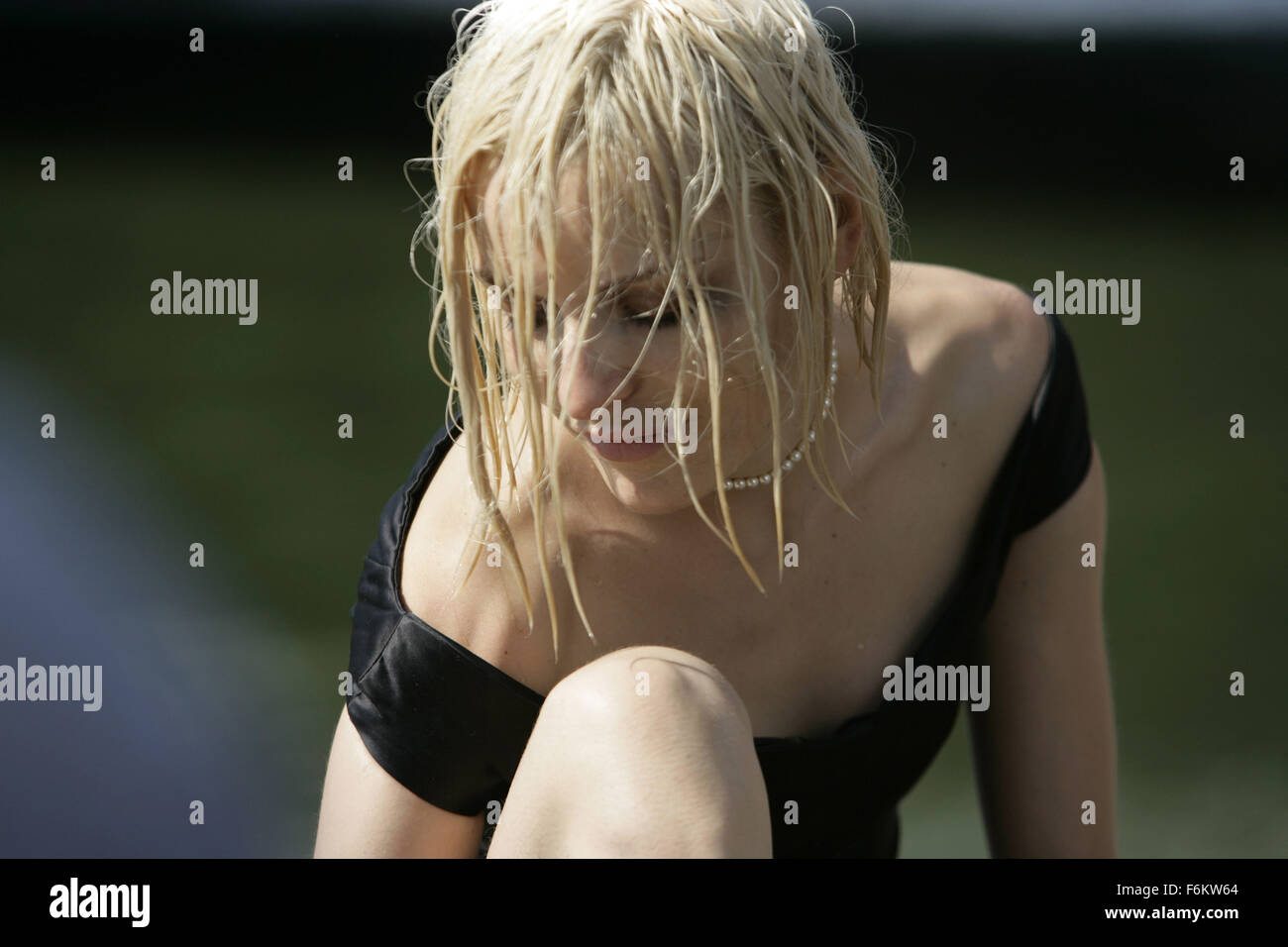 16. Mai 2007 - Paris, Frankreich - RELEASE-Datum: 25. Mai 2007. Regie: Luc Besson. STUDIO: Europa Corp./Sony Pictures Classics. PLOT: Eine schöne Frau hilft einem unfähigen Betrüger sein Spiel zusammen zu bekommen. Im Bild: Schauspielerin RIE RASMUSSEN als Angel-A. (Bild Kredit: C Sony Pictures Classics) Einschränkungen: Dies ist ein öffentlich verbreiteten Film, Fernsehen oder Werbung Foto. Non-redaktionelle Verwendung erfordern zusätzliche Freiräume. Stockfoto