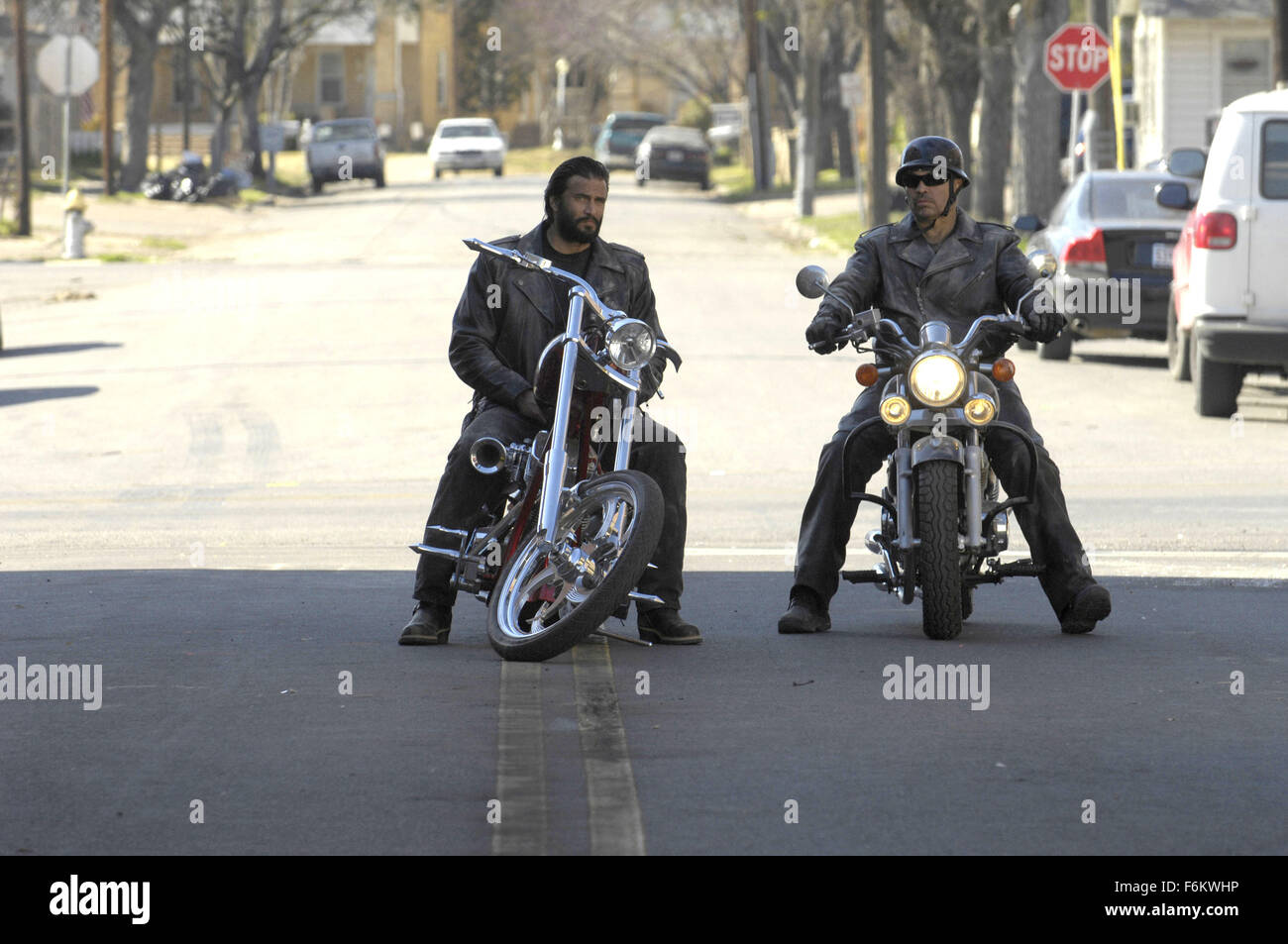 DATUM DER FREIGABE: 2007. FILMTITEL: Missionary man STUDIO: Sony Pictures. PLOT: Ein einsamer Biker fährt in die Stadt in der Zeit nach dem Tod von seinem guten Freund j.j. Dort angekommen Ryder entdeckt, dass sein Freund wollte nicht sterben aber wurde von einem lokalen Geschäftsmann, der nichts entgegenstehen, seine Pläne, eine State-Of-The-Art-Casino auf Indianerreservation bauen lassen würde ermordet und. Auf einer Mission von Gerechtigkeit, die Ryder konfrontiert und Niederlagen zeigen Reno und seine Männer in einer Tour De Force nach unten, wo man (Ryder) die vielen besiegt. Im Bild: MATTHEW TOMPKINS als John Reno. Stockfoto
