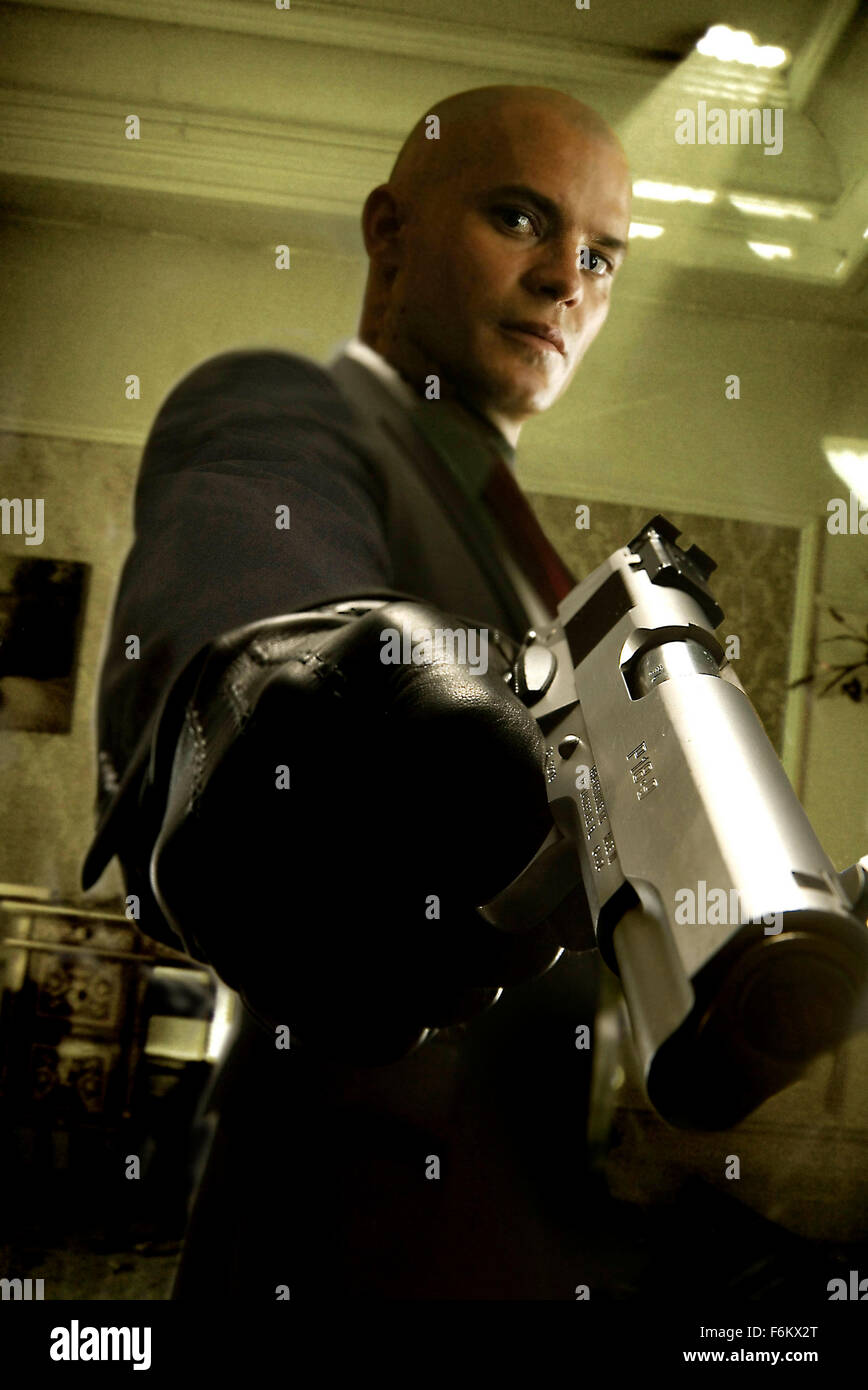 Datum der Freigabe: 21. November 2007. FILMTITEL: Hitman - STUDIO: Twentieth Century Fox Film Corporation. PLOT: Ein Gewehr-for-Hire bekannt nur als Agent 47 (Olyphant) ist gefangen in einer politischen Verschwörung, die findet ihn verfolgt von Interpol und dem russischen Militär, da er in ganz Osteuropa treks. von einer Gruppe bekannt AsThe Agentur angeheuert, um Ziele für Geld zu töten. Im Bild: TIMOTHY OLYPHANT als Agent 47. Stockfoto