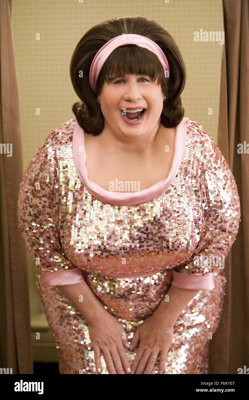 Datum der Freigabe: 20. Juli 2007. STUDIO: Storyline Entertainment/New Line Cinema. PLOT: Angenehm plump Teenager Tracy Turnblad (Blonsky) lehrt 1962 Baltimore, ein oder zwei Dinge über Integration nach der Landung einen Platz auf einem lokalen TV-Tanz-Show. Bild: JERRY STILLER (links) als Herr Pinky Sterne, JOHN TRAVOLTA als Edna Turnblad. Stockfoto