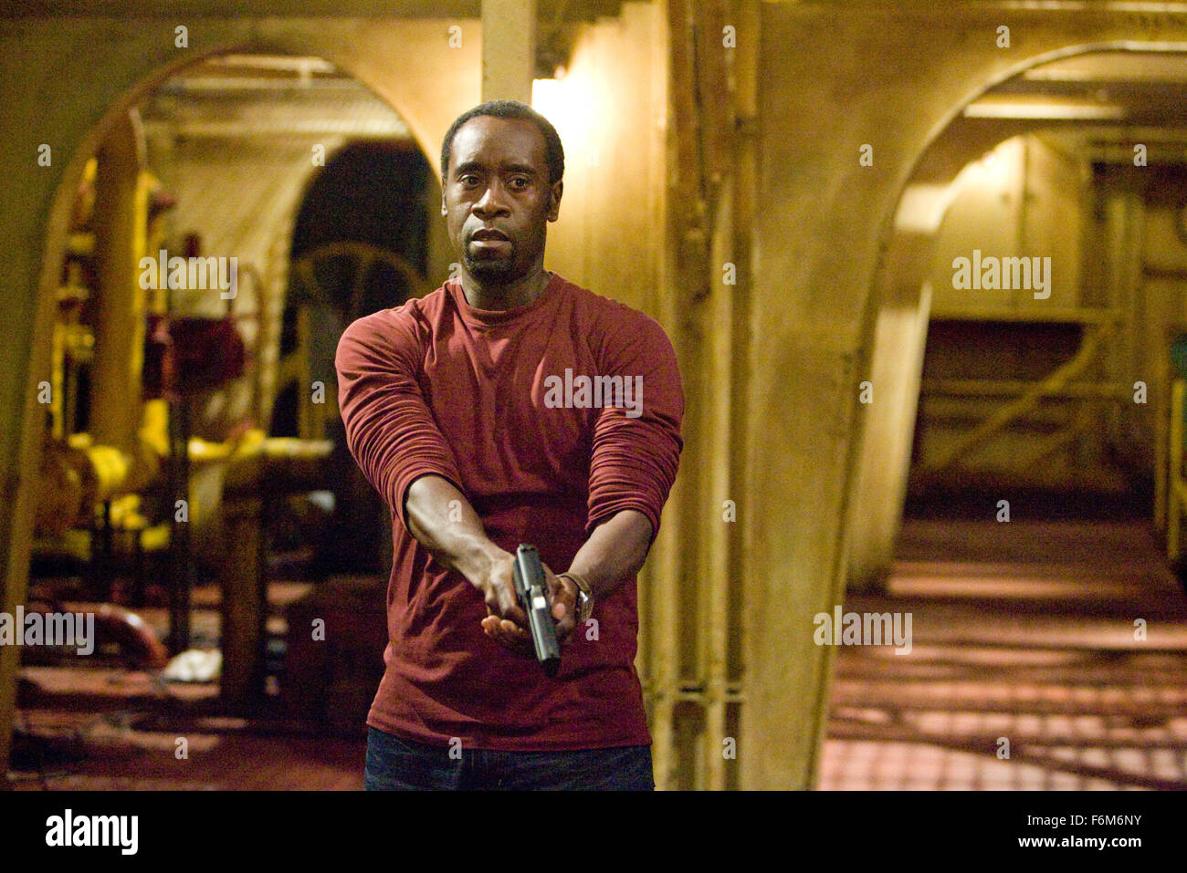 Erscheinungsdatum: 29. August 2008. FILMTITEL: Verräter. STUDIO: Ouvertüre Filme. PLOT: Eine spezielle operative Arbeit mit einer terroristischen Vereinigung wird zur Zielscheibe der CIA. Im Bild: DON CHEADLE als Samir Horn. Stockfoto