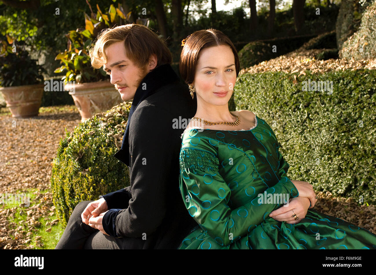 Erscheinungsdatum: 6. März 2009. FILMTITEL: Die junge Victoria. STUDIO: GK Films. PLOT: Eine Dramatisierung von den turbulenten ersten Jahren der Herrschaft von Königin Victoria und ihre dauerhafte Romanze mit Prinz Albert. Im Bild: RUPERT FRIEND als Prinz Albert und EMILY BLUNT als junge Victoria. Stockfoto