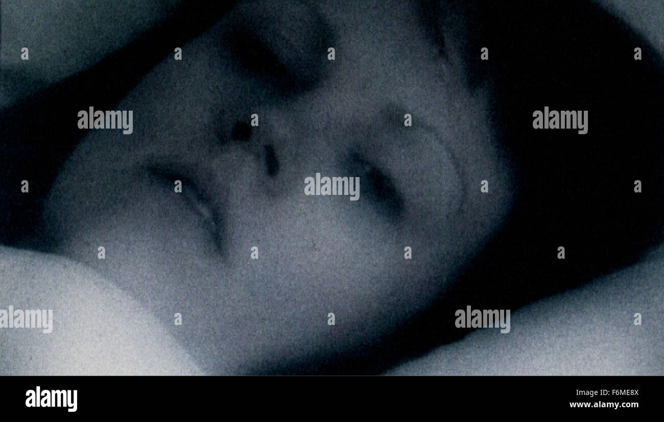 Datum der Freigabe: 16. Oktober 2009. FILMTITEL: Paranormal Activity. STUDIO: Blumhouse Produktionen. PLOT: Nach einer jungen, mittleren Klasse paar zieht in einem vorstädtischen "Starter"-Darm-Trakt, sie werden zunehmend durch eine Präsenz, die kann oder auch nicht irgendwie gestört dämonische aber sicherlich am aktivsten ist mitten in der Nacht. Vor allem, wenn sie schlafen. Oder versuchen. Im Bild: ASHLY PALMER als Diane. Stockfoto