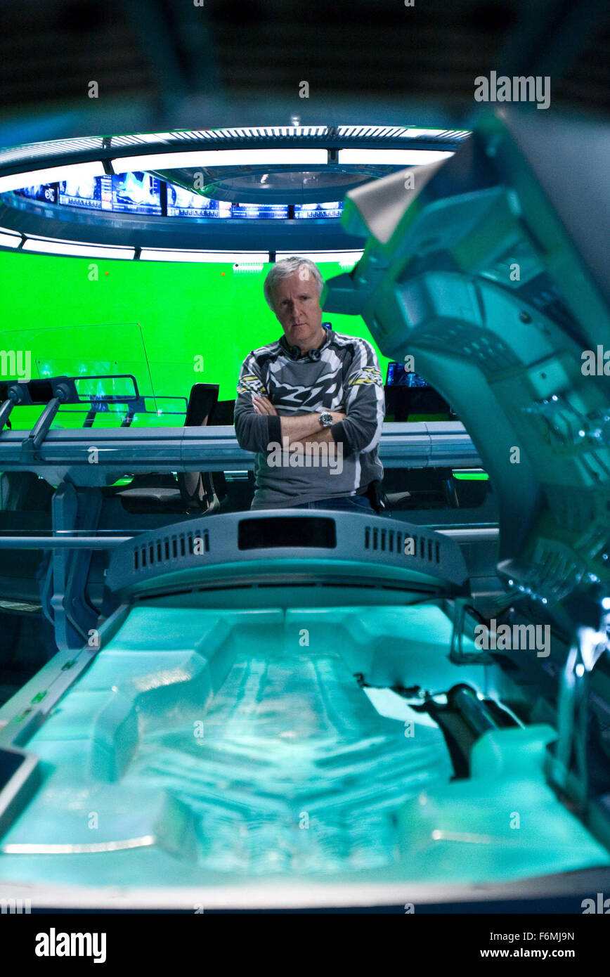 Datum der Freigabe: 18. Dezember 2009. FILMTITEL: Avatar. STUDIO: 20th Century Fox. PLOT: In Zukunft wird Jake, ein gelähmter Kriegsveteran, zu einem anderen Planeten, Pandora, gebracht von den Na ' VI, eine humanoide Rasse mit ihrer eigenen Sprache und Kultur bewohnt wird. Jene von der Erde finden sich im Widerspruch zu einander und die lokale Kultur. Bild: Regisseur JAMES CAMERON am set Stockfoto