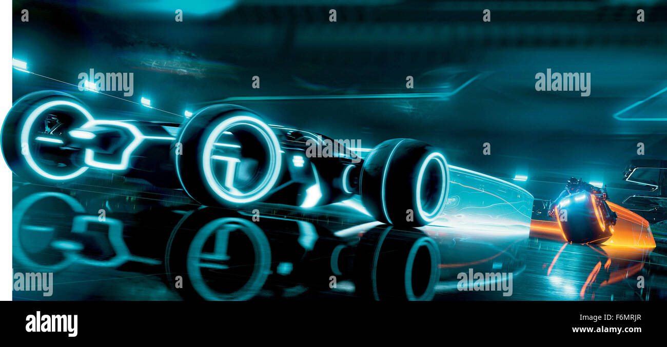 Erscheinungsdatum: 17. Dezember 2010 Film Titel: TRON: Legacy-STUDIO: Walt Disney Regie: Joseph Kosinski PLOT: der Sohn eines virtuellen Welt Designer sucht seines Vaters und enden oben in der digitalen Welt, die sein Vater entworfen. Trifft er seines Vaters Schöpfung schlecht und ein einzigartiges Verbündeter in den digitalen Bereich von The Grid abgebildet geborene: Kunst und Poster von Szenen (Credit Bild: C Walt Disney Pictures/Entertainment Pictures) Stockfoto