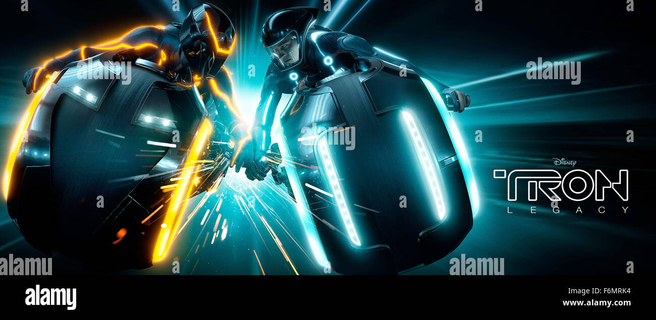Erscheinungsdatum: 17. Dezember 2010 Film Titel: TRON: Legacy-STUDIO: Walt Disney Regie: Joseph Kosinski PLOT: der Sohn eines virtuellen Welt Designer sucht seines Vaters und enden oben in der digitalen Welt, die sein Vater entworfen. Trifft er seines Vaters Schöpfung schlecht und ein einzigartiges Verbündeter in den digitalen Bereich von The Grid abgebildet geborene: Kunst und Poster von Szenen (Credit Bild: C Walt Disney Pictures/Entertainment Pictures) Stockfoto
