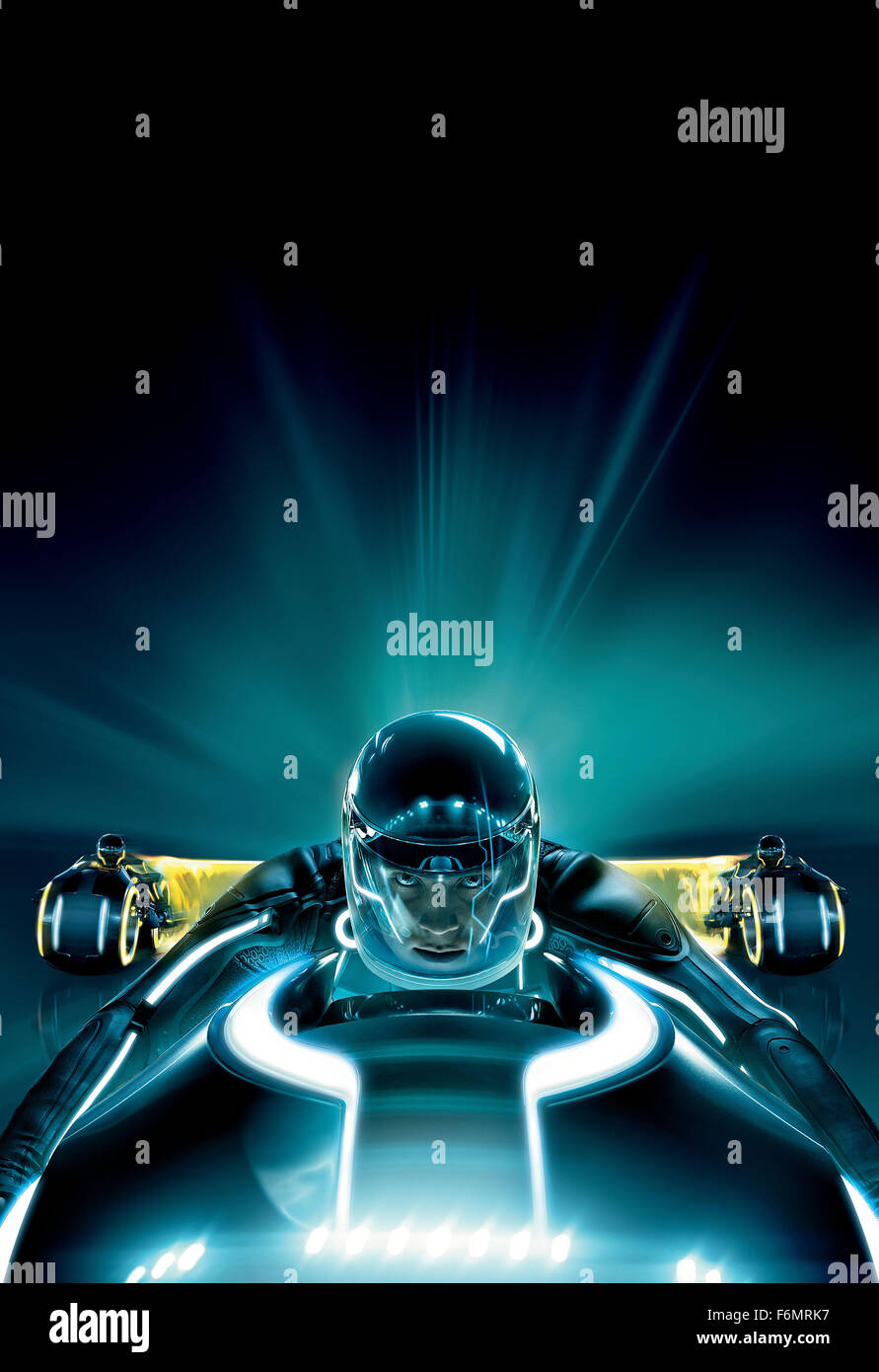 Erscheinungsdatum: 17. Dezember 2010 Film Titel: TRON: Legacy-STUDIO: Walt Disney Regie: Joseph Kosinski PLOT: der Sohn eines virtuellen Welt Designer sucht seines Vaters und enden oben in der digitalen Welt, die sein Vater entworfen. Trifft er seines Vaters Schöpfung schlecht und ein einzigartiges Verbündeter in den digitalen Bereich von The Grid abgebildet geborene: Kunst und Poster von Szenen (Credit Bild: C Walt Disney Pictures/Entertainment Pictures) Stockfoto