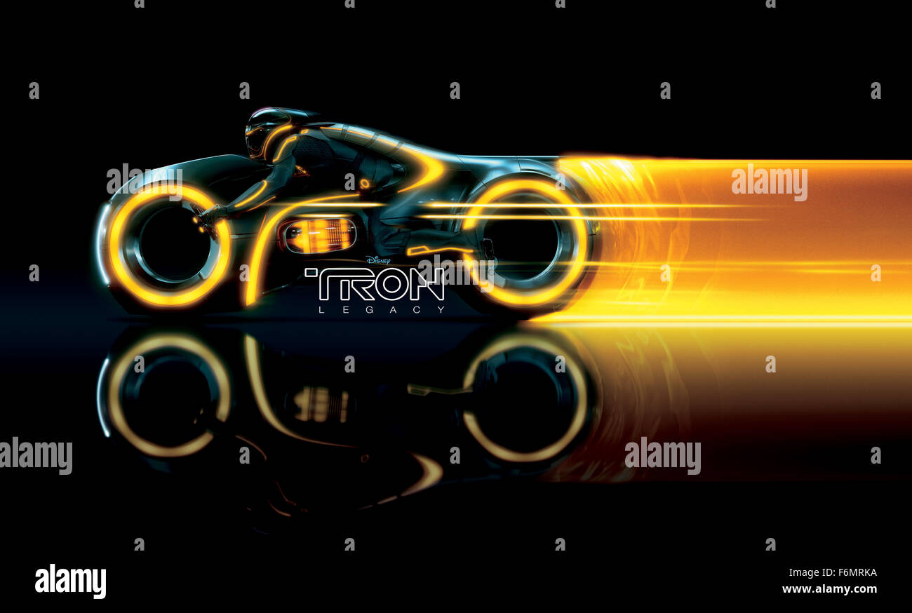 Erscheinungsdatum: 17. Dezember 2010 Film Titel: TRON: Legacy-STUDIO: Walt Disney Regie: Joseph Kosinski PLOT: der Sohn eines virtuellen Welt Designer sucht seines Vaters und enden oben in der digitalen Welt, die sein Vater entworfen. Trifft er seines Vaters Schöpfung schlecht und ein einzigartiges Verbündeter in den digitalen Bereich von The Grid abgebildet geborene: Kunst und Poster von Szenen (Credit Bild: C Walt Disney Pictures/Entertainment Pictures) Stockfoto