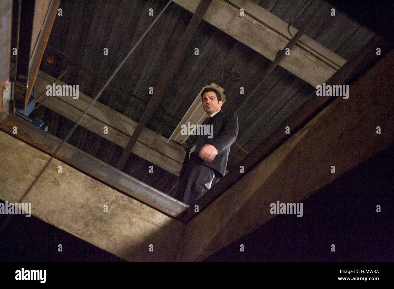 Erscheinungsdatum: 17. September 2010. Titel: Teufel. STUDIO: Night Chronicles. PLOT: Eine Gruppe von Menschen in einem Fahrstuhl gefangen erkennen, dass der Teufel unter ihnen. Im Bild: CHRIS MESSINA als Detective Bowden. Stockfoto