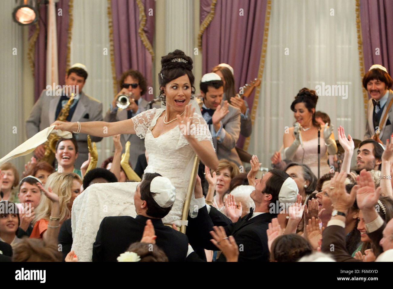 Erscheinungsdatum: 14. Januar 2011 Film Titel: Barney's Version STUDIO: Serendipity Punkt Filme Direktor: Richard J. Lewis PLOT: pikareske und rührende Geschichte von politisch nicht korrekt, vollständig lebte die impulsive, jähzornig und furchtlos stumpfen Barney Panofsky.   Im Bild: MINNIE DRIVER als Mrs P (Bild Kredit: C Serendipity Punkt Filme/Unterhaltung Bilder) Stockfoto