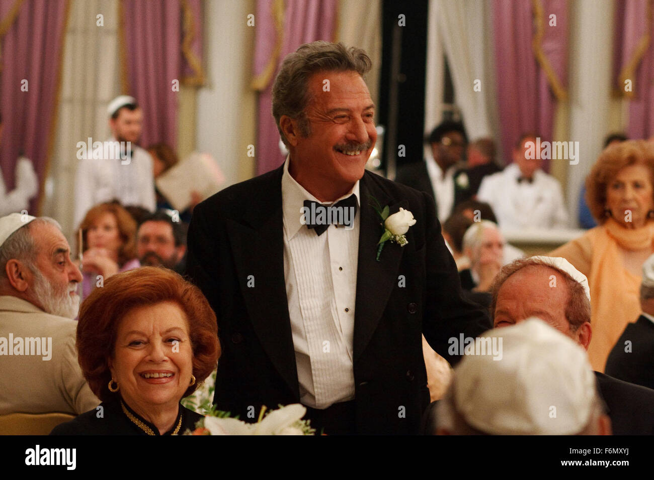 Erscheinungsdatum: 14. Januar 2011 Film Titel: Barney's Version STUDIO: Serendipity Punkt Filme Direktor: Richard J. Lewis PLOT: pikareske und rührende Geschichte von politisch nicht korrekt, vollständig lebte die impulsive, jähzornig und furchtlos stumpfen Barney Panofsky.   Im Bild: DUSTIN HOFFMAN als Izzy (Bild Kredit: C Serendipity Punkt Filme/Unterhaltung Bilder) Stockfoto