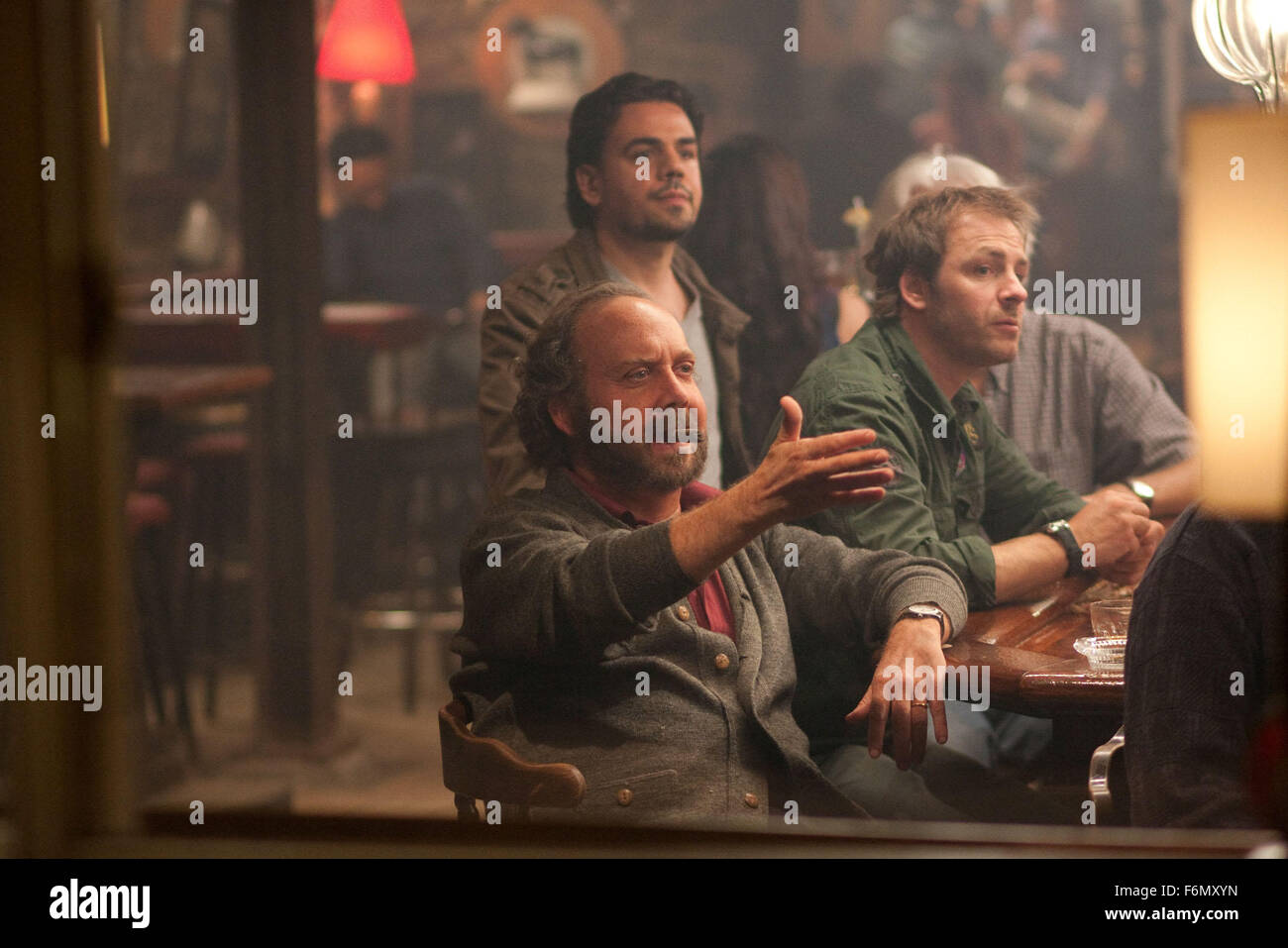 Erscheinungsdatum: 14. Januar 2011 Film Titel: Barney's Version STUDIO: Serendipity Punkt Filme Direktor: Richard J. Lewis PLOT: pikareske und rührende Geschichte von politisch nicht korrekt, vollständig lebte die impulsive, jähzornig und furchtlos stumpfen Barney Panofsky.   Im Bild: PAUL GIAMATTI als Barney Panofsky (Bild Kredit: C Serendipity Punkt Filme/Unterhaltung Bilder) Stockfoto