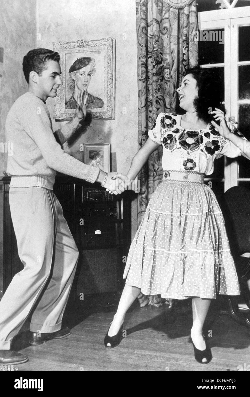 Elizabeth Taylor 79 Foto Datei Die Oscar Pramierten Film Gottin Und Wegweisende Aids Aktivistin Deren Ausserhalb Des Bildschirms Eheschliessungen Scheidungen Und Todesmutige Heldentaten Ihrer Filme Fur Drama Wetteifern Starb 23 Marz 2011 Von