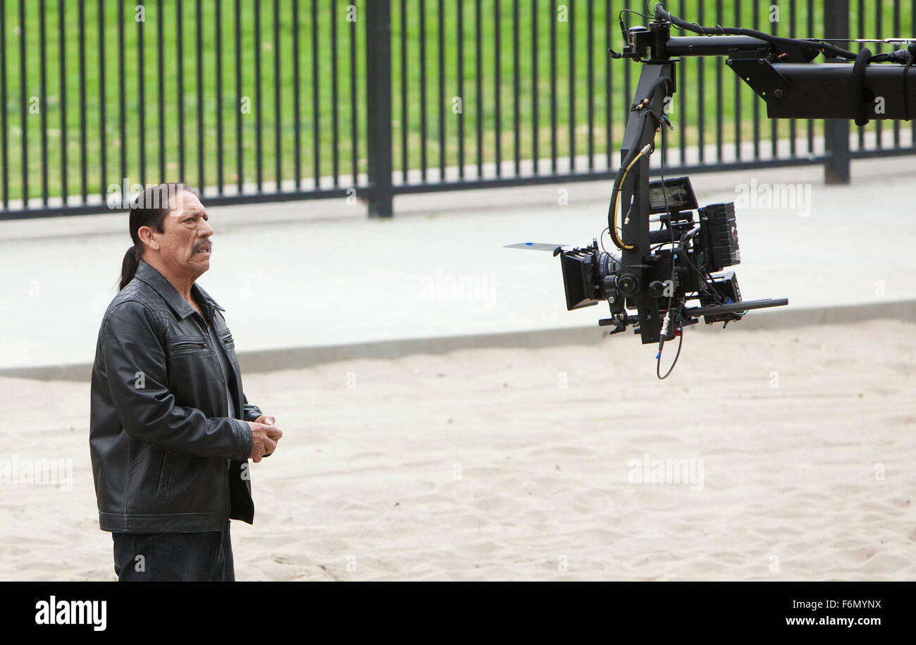 22. Februar 2013 - Los Angeles, CA, USA - Los Angeles, 2013-2-22 / Schauspieler DANNY TREJO auf Satz von seinem neuesten Action-Film '' Kugel '' in Los Angeles. Danny Trejo spielt 'Bullet' ein harter Cop, das Gesetz in die eigenen Hände nimmt, als sein Enkel entführt wird. Bitte besuchen Sie für weitere Informationen über den Film www.bulletthemovie.com (Credit Bild: C MWP) Stockfoto