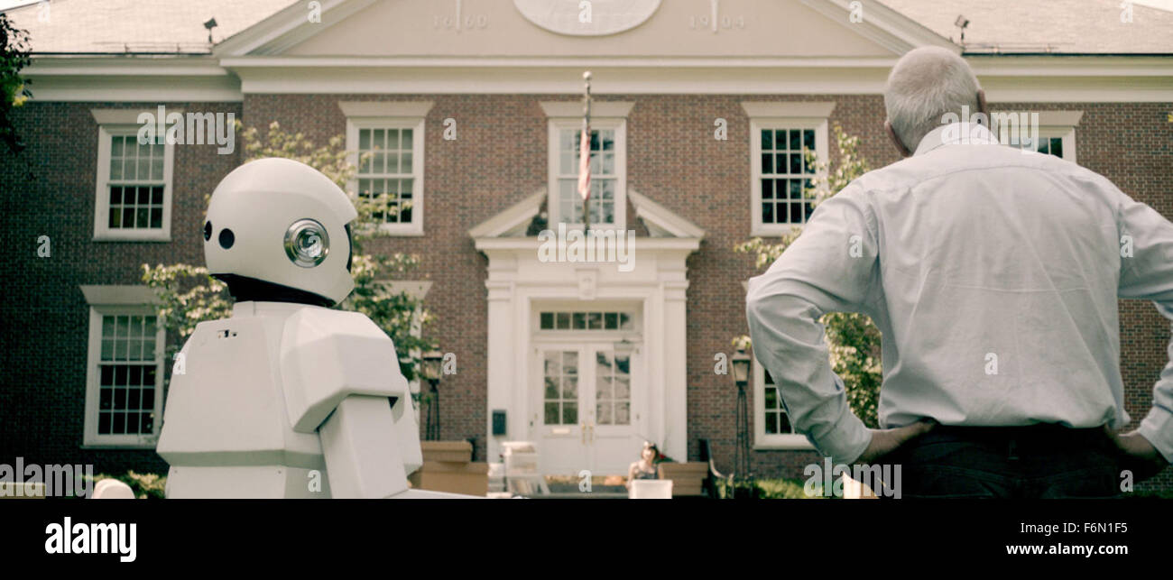 Erscheinungsdatum: 17. August 2012 Titel: Roboter und Frank STUDIO: Hund laufen Bilder Regie: Jake Schreier PLOT: in naher Zukunft eingestellt, ein Ex-Juwelendieb erhält ein Geschenk von seinem Sohn: ein Roboter-Butler programmiert, um nach ihm zu sehen. Aber bald die beiden Gefährten versuchen ihr Glück als Heist Team Bild: FRANK LANGELLA als Frank (Credit: C Hunde laufen Pictures/Entertainment-Bilder) Stockfoto