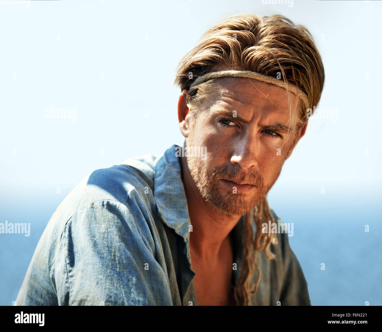 Erscheinungsdatum: 26. April 2013 Titel: Kon-Tiki-STUDIO: The Weinstein Company DIRECTOR: Joachim Rønning, Espen Sandberg PLOT: die Geschichte des legendären Explorer Thor Heyerdal epischen 4.300 Meilen Überquerung des Pazifik auf einem Balsa-Holz-Floß im Jahr 1947, in einer Bemühung zu beweisen, war es möglich für die Südamerikaner in Polynesien in präkolumbianischer Zeit niederzulassen. Im Bild: PAL SVERRE HAGEN als Thor Heyerdahl (Credit: C die Weinstein Company/Unterhaltung Bilder) Stockfoto Erscheinungsdatum: 26. April 2013 Titel: Kon-Tiki-STUDIO: The Weinstein Company DIRECTOR: Joachim Rønning, Espen Sandberg PLOT: die Geschichte des legendären Explorer Thor Heyerdal epischen 4.300 Meilen Überquerung des Pazifik auf einem Balsa-Holz-Floß im Jahr 1947, in einer Bemühung zu beweisen, war es möglich für die Südamerikaner in Polynesien in präkolumbianischer Zeit niederzulassen. Im Bild: PAL SVERRE HAGEN als Thor Heyerdahl (Credit: C die Weinstein Company/Unterhaltung Bilder) Stockfoto