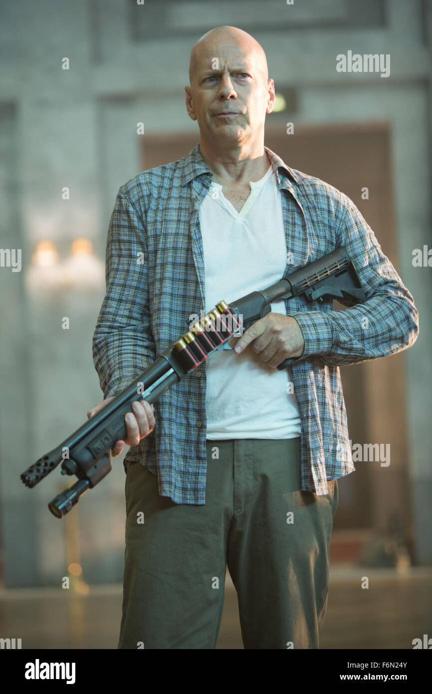 Datum der Freigabe: 13. Februar 2013 Titel: ein guter Tag zum sterben schwer STUDIO: 20. Jahrhundert-Fuchs-Regie: John Moore PLOT: John McClane reist nach Russland zu helfen, seine scheinbar missratenen Sohn, Jack, nur um zu entdecken, dass Jack ein CIA operative arbeiten ist um einen nuklearen Waffen Überfall zu verhindern, verursacht die Vater und Sohn gemeinsam gegen Unterwelt Bild zwingt: BRUCE WILLIS als John McClane (Credit : c, 20th Century Fox/Unterhaltung Bilder) Stockfoto