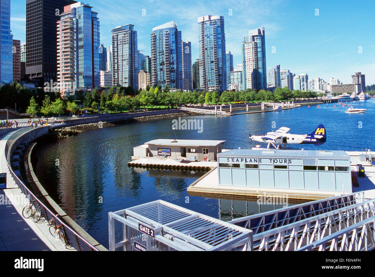 Vancouver, British Columbia, Kanada - Skyline am Coal Harbour, Eigentumswohnung Hochhäuser & Vancouver Harbour Flight Center Stockfoto Vancouver, British Columbia, Kanada - Skyline am Coal Harbour, Eigentumswohnung Hochhäuser & Vancouver Harbour Flight Center Stockfoto