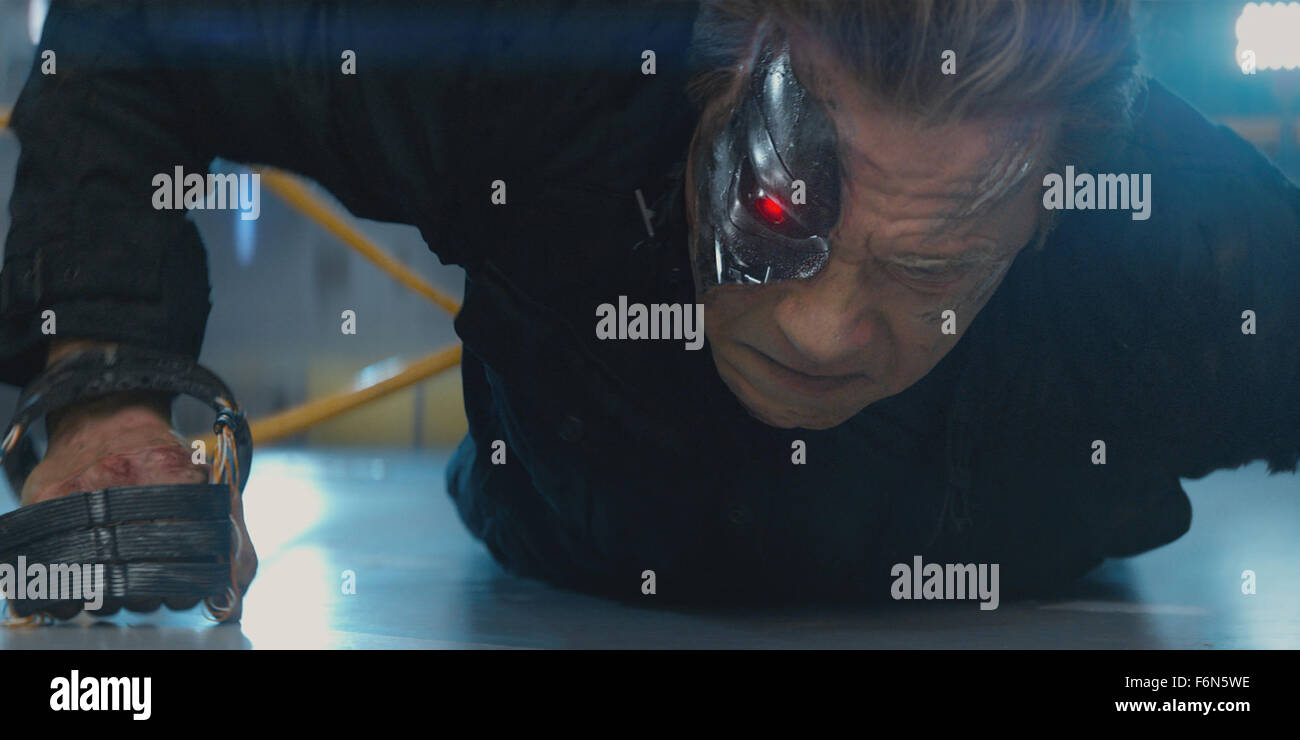 Datum der Freigabe: 1. Juli 2015 Titel: Terminator Genisys STUDIO: Paramount Bilder Regie: Alan Taylor PLOT: nach der Suche nach sich selbst in eine neue Zeit-Linie, Kyle Reese verbündet sich mit John Connors Mutter Sarah und ein Altern Terminator zu versuchen und zu stoppen das einzige, dass die Zukunft fürchtet, "Judgement Day" Bild: ARNOLD SCHWARZENEGGER als Terminator (Credit Bild: C Paramount Pictures/Entertainment Pictures) Stockfoto