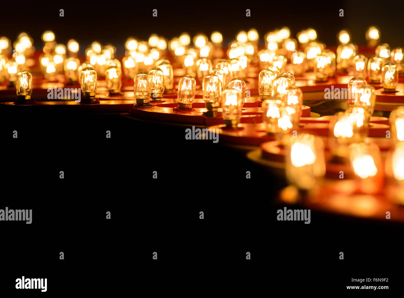 Glühende Runde Wolfram-Lampen Stockfoto