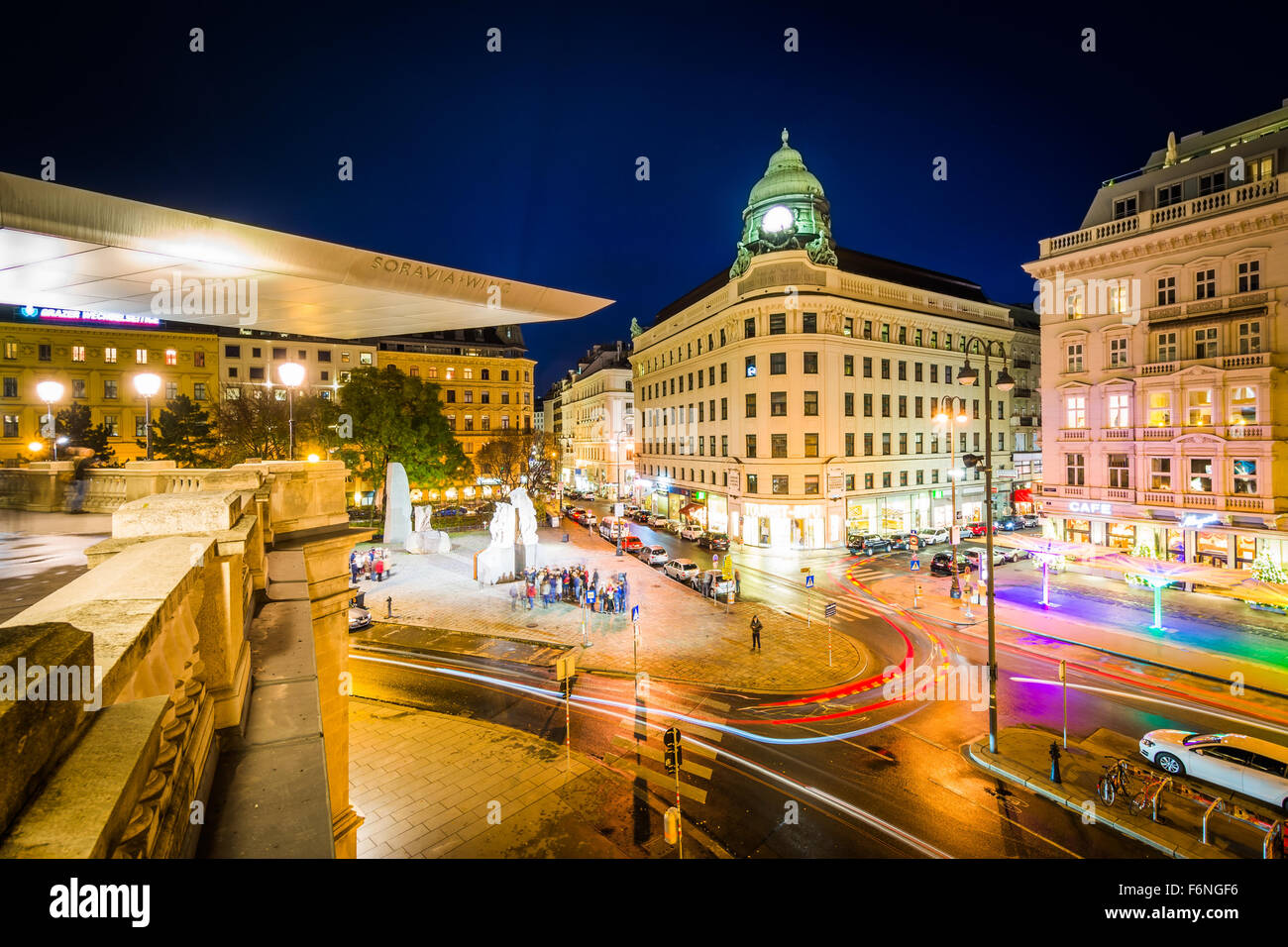 Blick auf Albertinaplatz in der Nacht, in der inneren Stadt, Wien, Österreich. Stockfoto