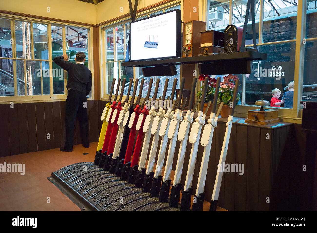 Innenraum eines GWR-Signals im Steam Museum Swindon UK box Stockfoto