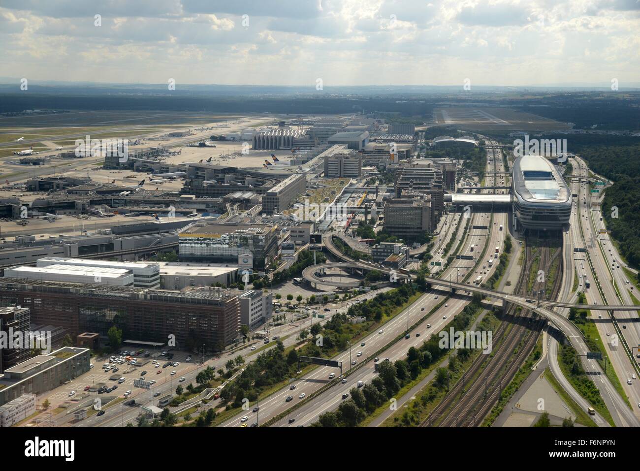 Frankfurt flughafen bahnhof -Fotos und -Bildmaterial in hoher Auflösung