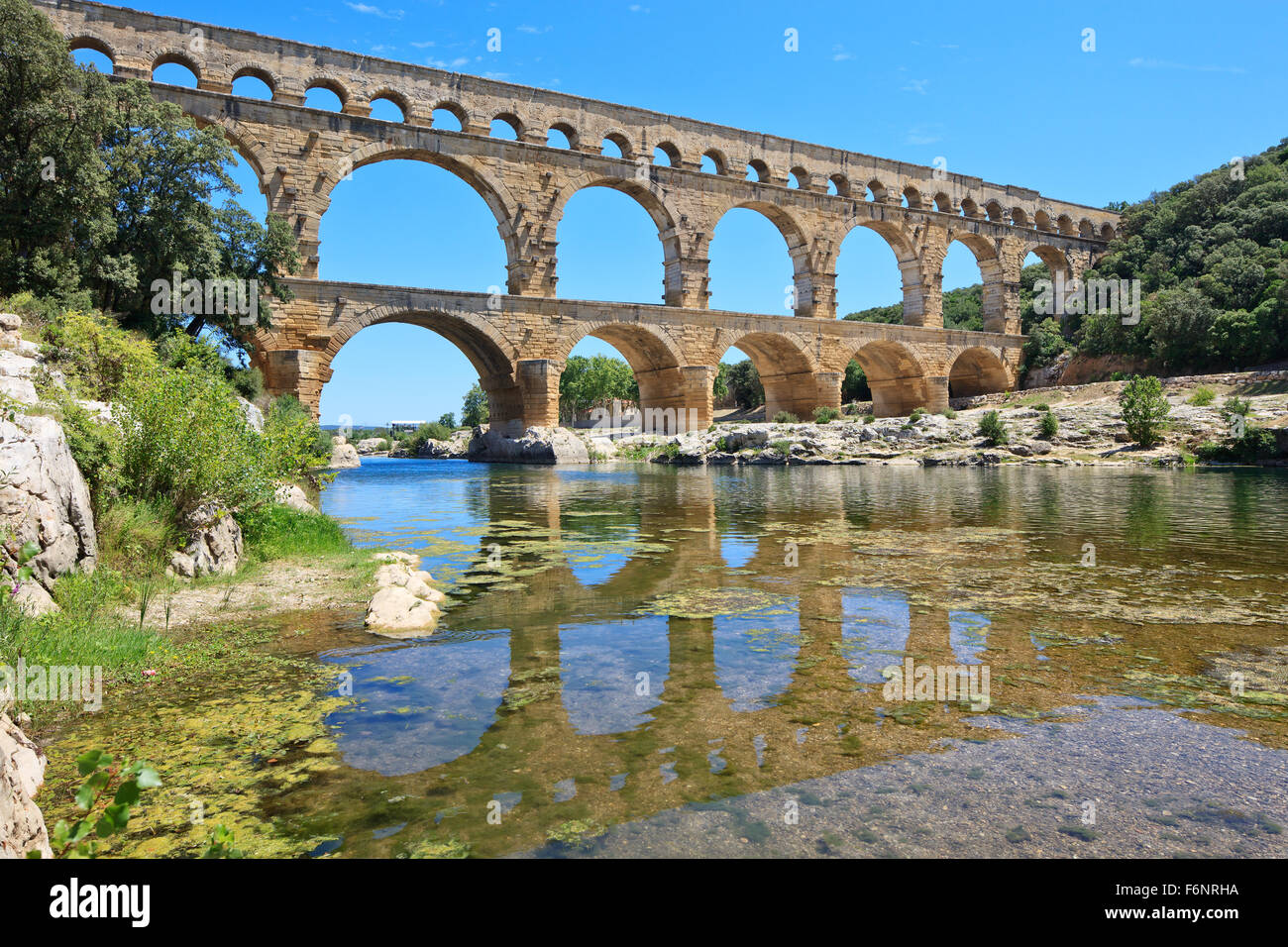 Römischer Aquädukt Pont du Gard, in der Nähe von Nimes, Languedoc, Frankreich, Europa. UNESCO-Weltkulturerbe Stockfoto