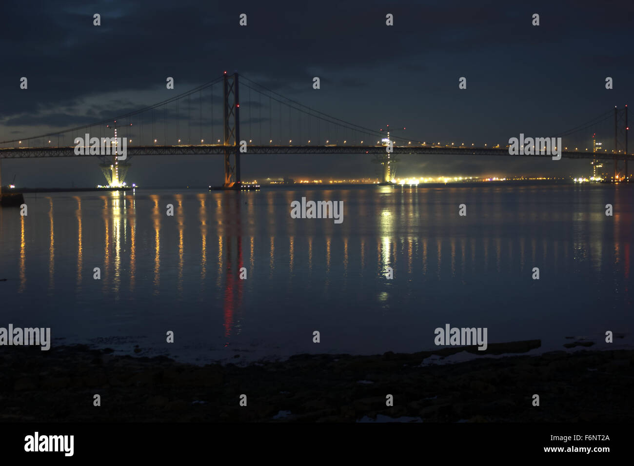 Forth Road Bridge und Queensferry crossing Stockfoto