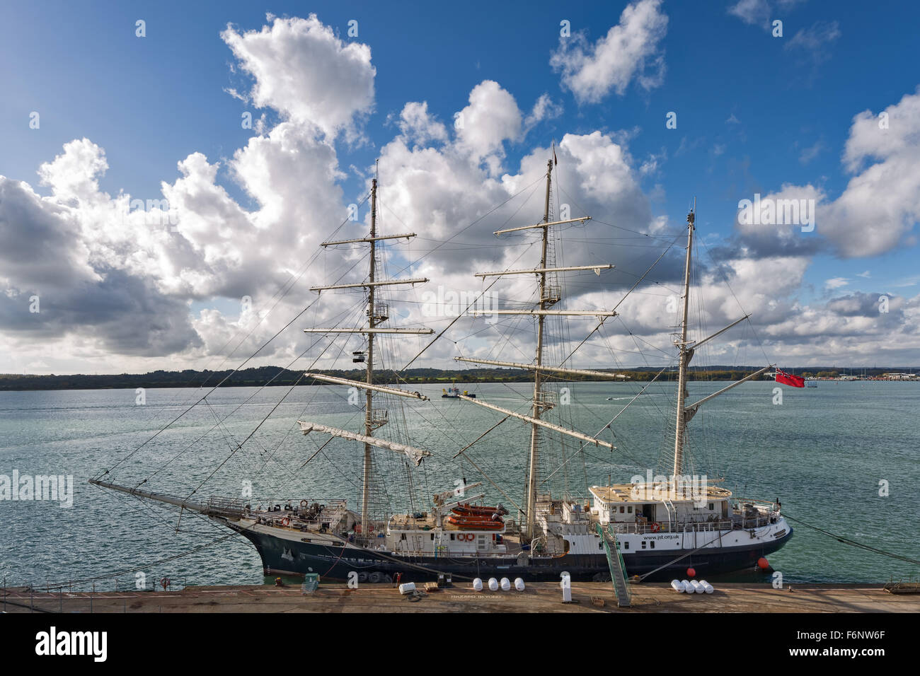 Die zähe. Ein Großsegler angepasst für behinderte Menschen von der Jubilee Sailing Trust Stockfoto