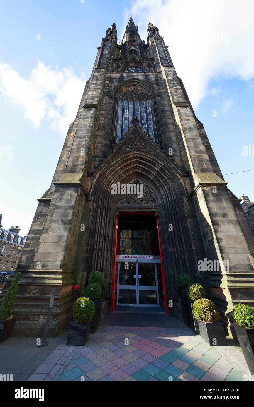 Einen Überblick über das Hub-Gebäude. Der Hub ist am oberen Rand Edinburghs Royal Mile gelegen. Stockfoto