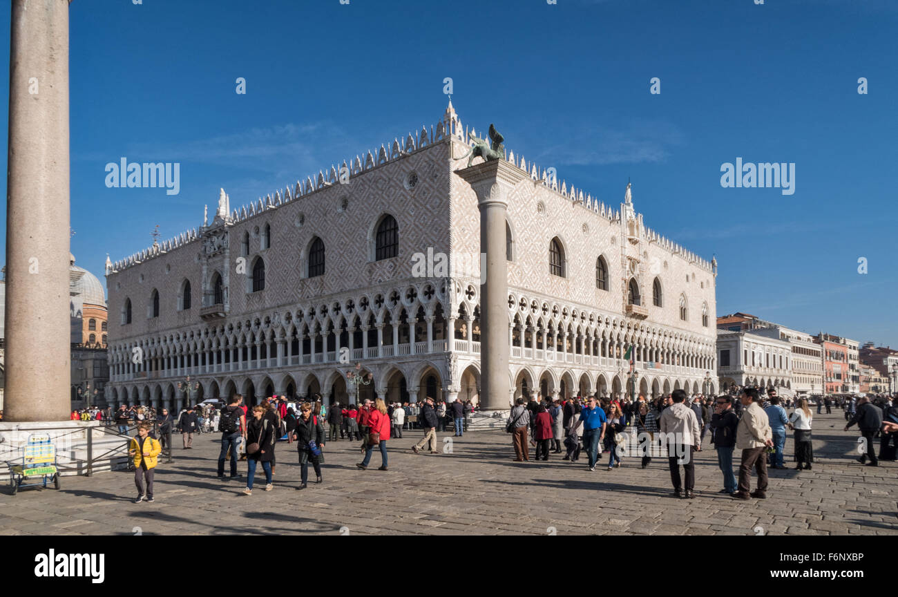 Der Dogenpalast am Markusplatz, San Marco, Venedig. Stockfoto