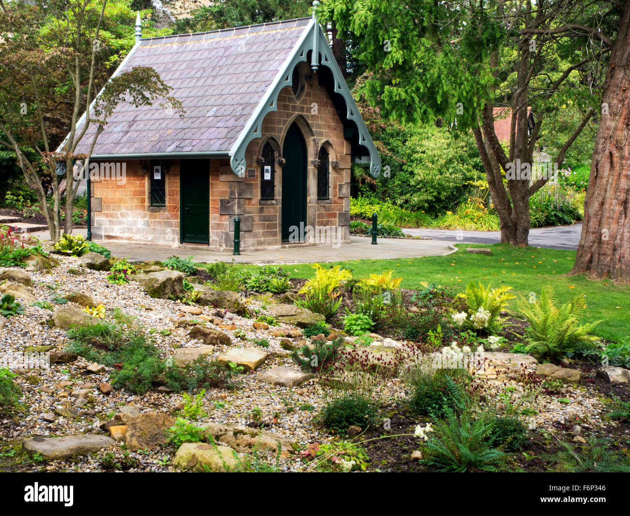 Der restaurierte Magnesia gut Trinkhalle in Valley Gardens Harrogate North Yorkshire England Stockfoto