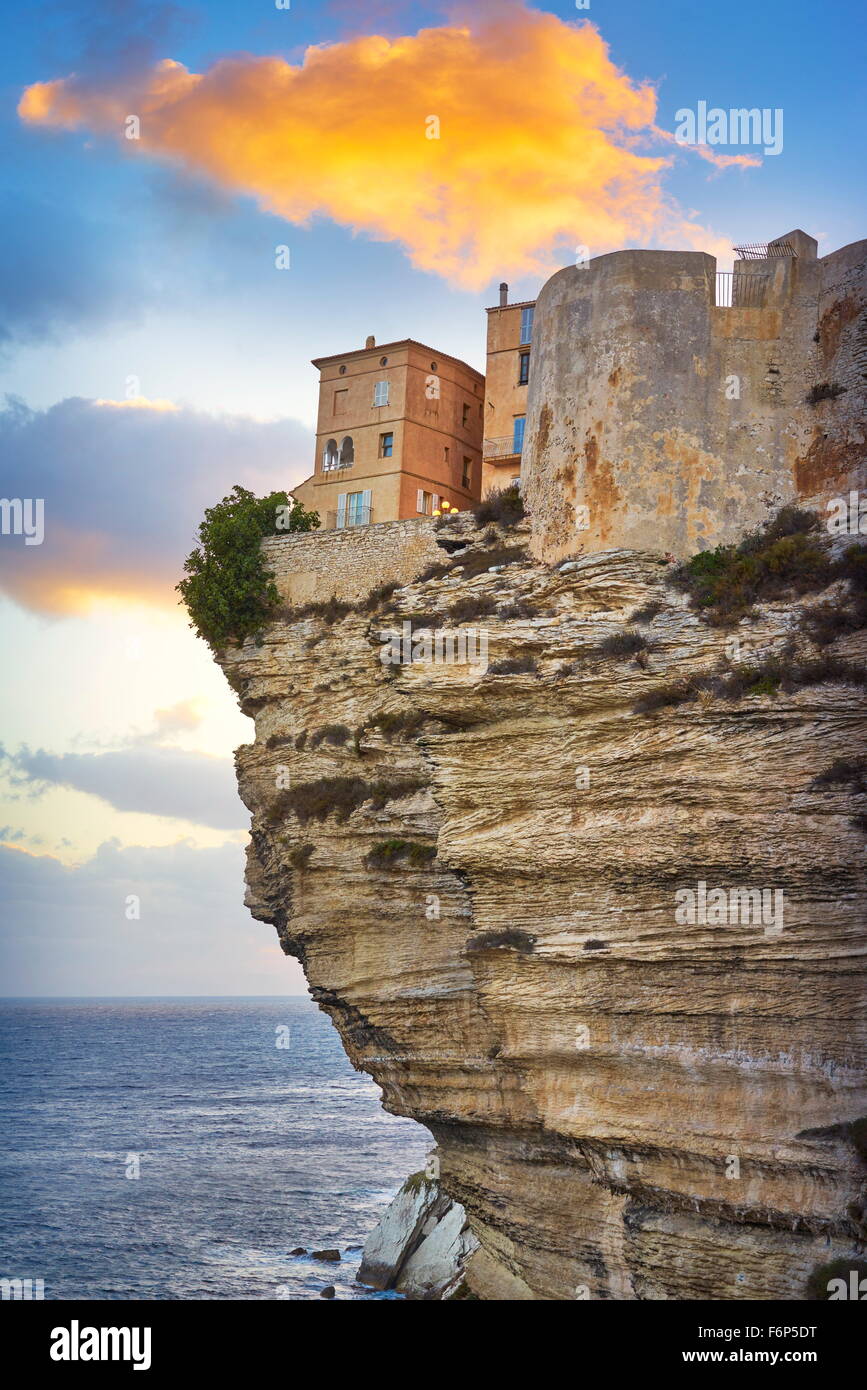 Bonifacio bei Sonnenuntergang, Kalksteinfelsen, Korsika, Frankreich Stockfoto