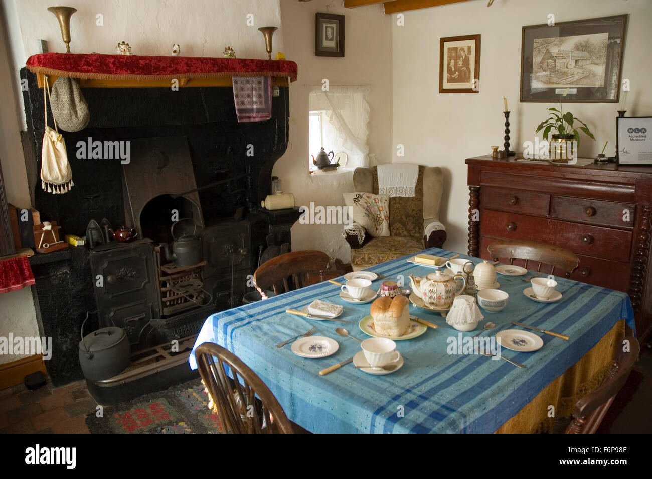 Cottage-Küche, Cheddleton Flint Mill, Cheddleton, Stoke-on-Trent, Staffordshire, England, UK Europe. Viktorianische Leben. Museum. Stockfoto