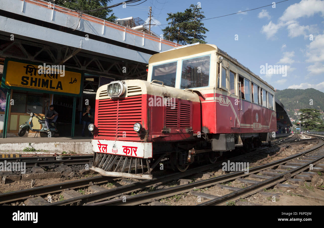 Triebwagen Nr. 4 der Kalka-Shimla-Bahn am Bahnhof Shimla Stockfoto