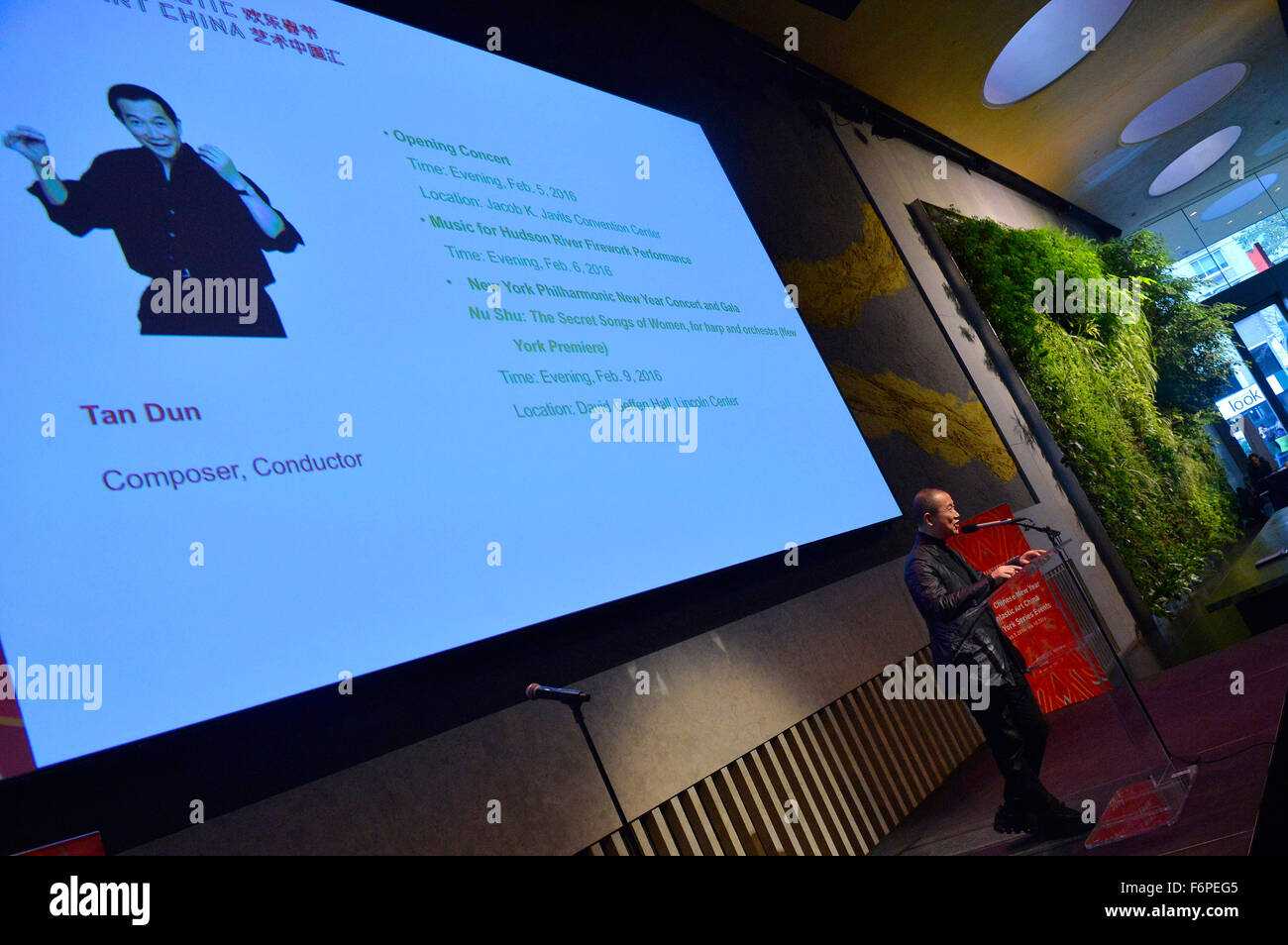 New York, USA. 18. November 2015. Chinesischer Komponist und Dirigent Tan Dun besucht die Pressekonferenz von 2016 Happy Chinese New Year: Fantastic Art China New York Reihe Ereignisse in New York City, USA, 18. November 2015. © Wang Lei/Xinhua/Alamy Live-Nachrichten Stockfoto