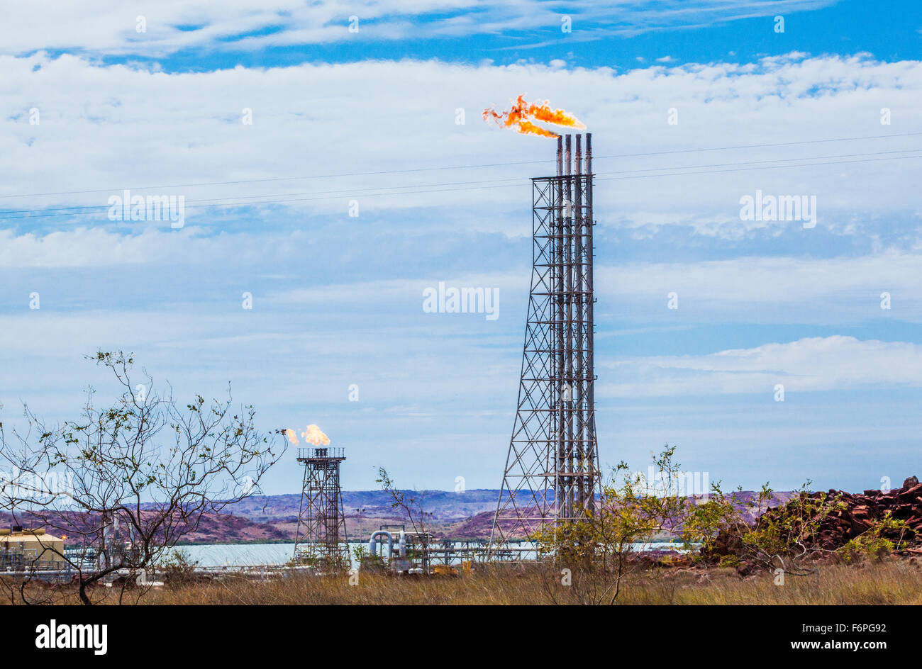 Australien, Western Australia, Pilbara, Karratha, gas-Flare Stacks am Woodside Gasaufbereitungsanlage auf der Burrup-Halbinsel Stockfoto