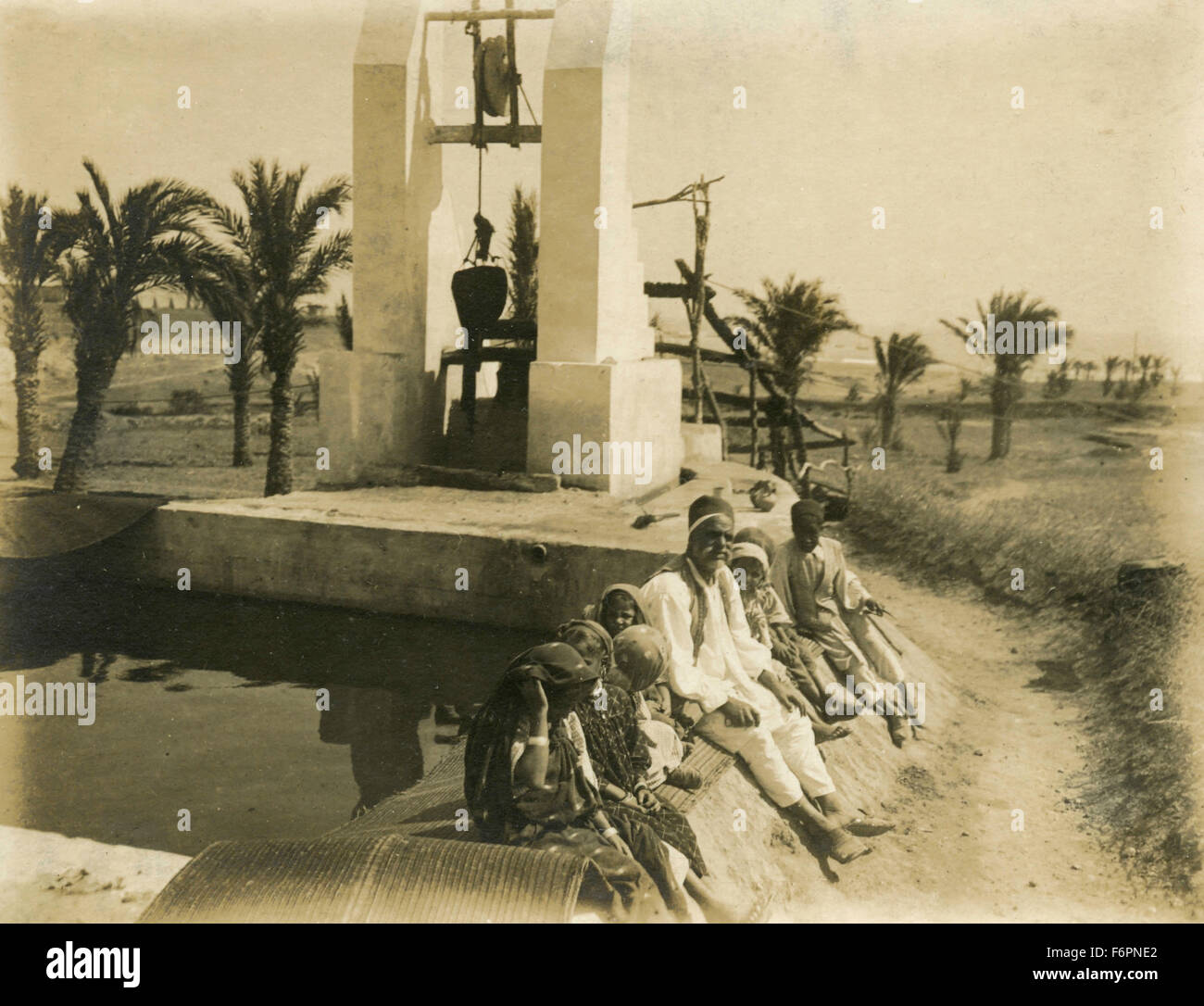 Eine Familie in einer Oase in der Wüste, Libyen Stockfoto