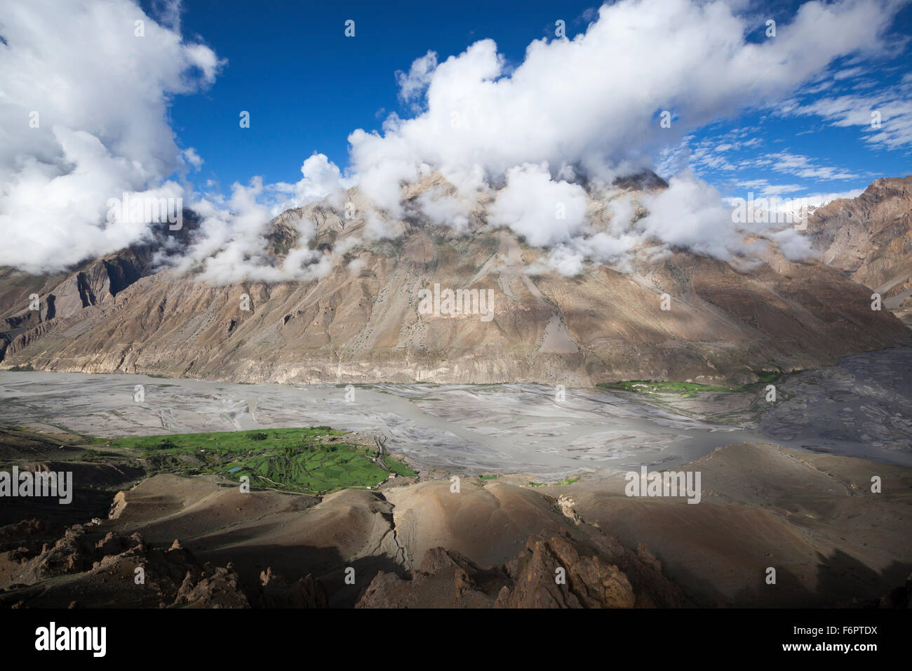 Blick über das Spiti Tal von Dhankar in der Himalaya-Region von Himachal Pradesh, Indien Stockfoto