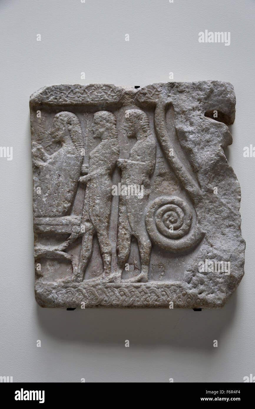 Links nach rechts, Agamemnon, Talthybios und Epeios. Relief. Stellen Sie Agamemnons Leistungsdetails für das Samothracean Geheimnis Kult. Stockfoto