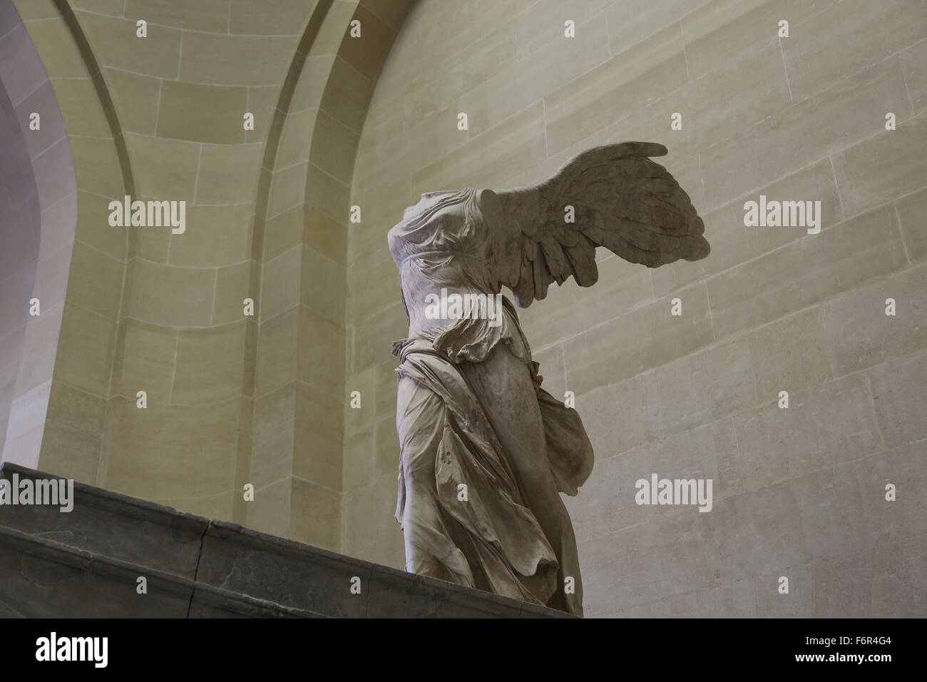 Hellenistischen Stil. Winged Sieg von Samothrace. 2. Jahrhundert vor Christus. Marmor. Louvre-Museum. Paris. Frankreich. Stockfoto